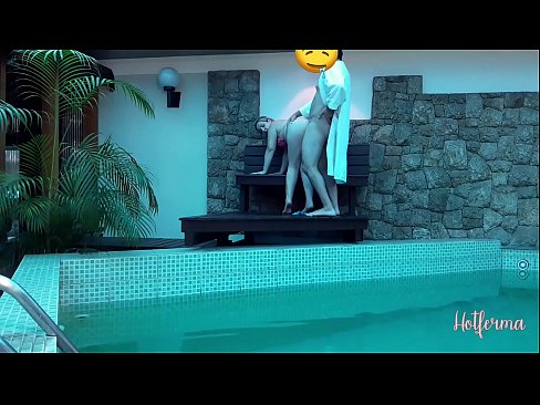 ❤️ Baas nooi bediende swembad toe, maar kon nie 'n warm weerstaan nie ❌ Fok video op af.makesexnotwar.ru ️❤